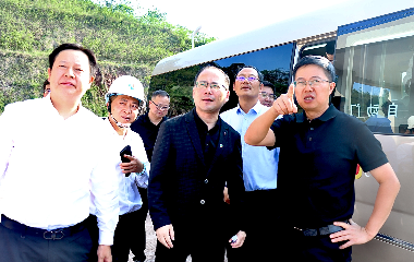 宜賓市南溪區(qū)委書記、南溪經(jīng)開區(qū)黨工委書記劉剛率隊(duì)調(diào)研遠(yuǎn)東宜賓智能產(chǎn)業(yè)園