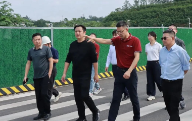 三江新區(qū)（臨港經(jīng)開(kāi)區(qū)）黨工委委員、南溪經(jīng)開(kāi)區(qū)管委會(huì)主任李勇率隊(duì)調(diào)研遠(yuǎn)東股份宜賓智能產(chǎn)業(yè)園